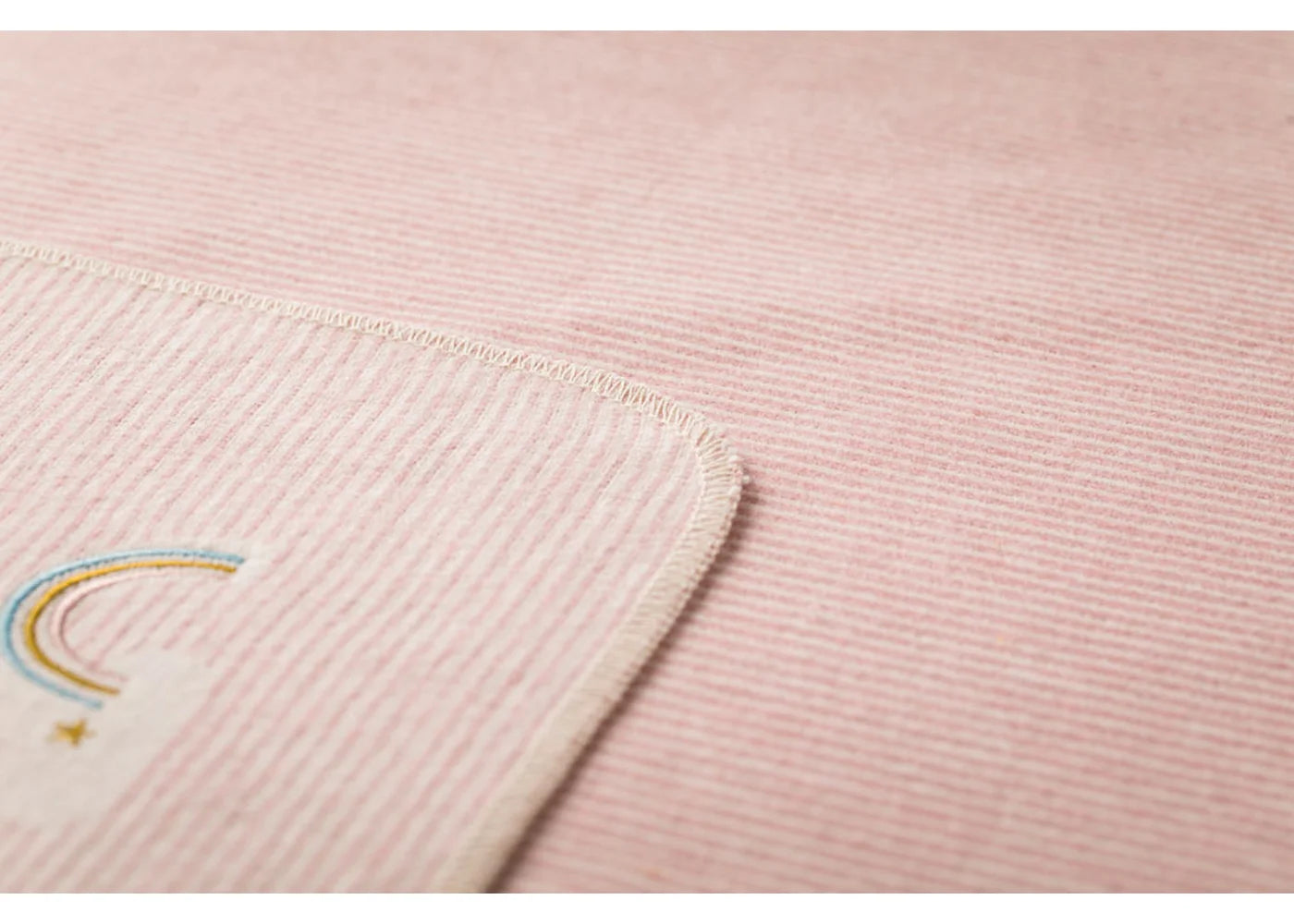 Babydecke Juwel "Regenbogen", Kuscheldecke mit Stickerei