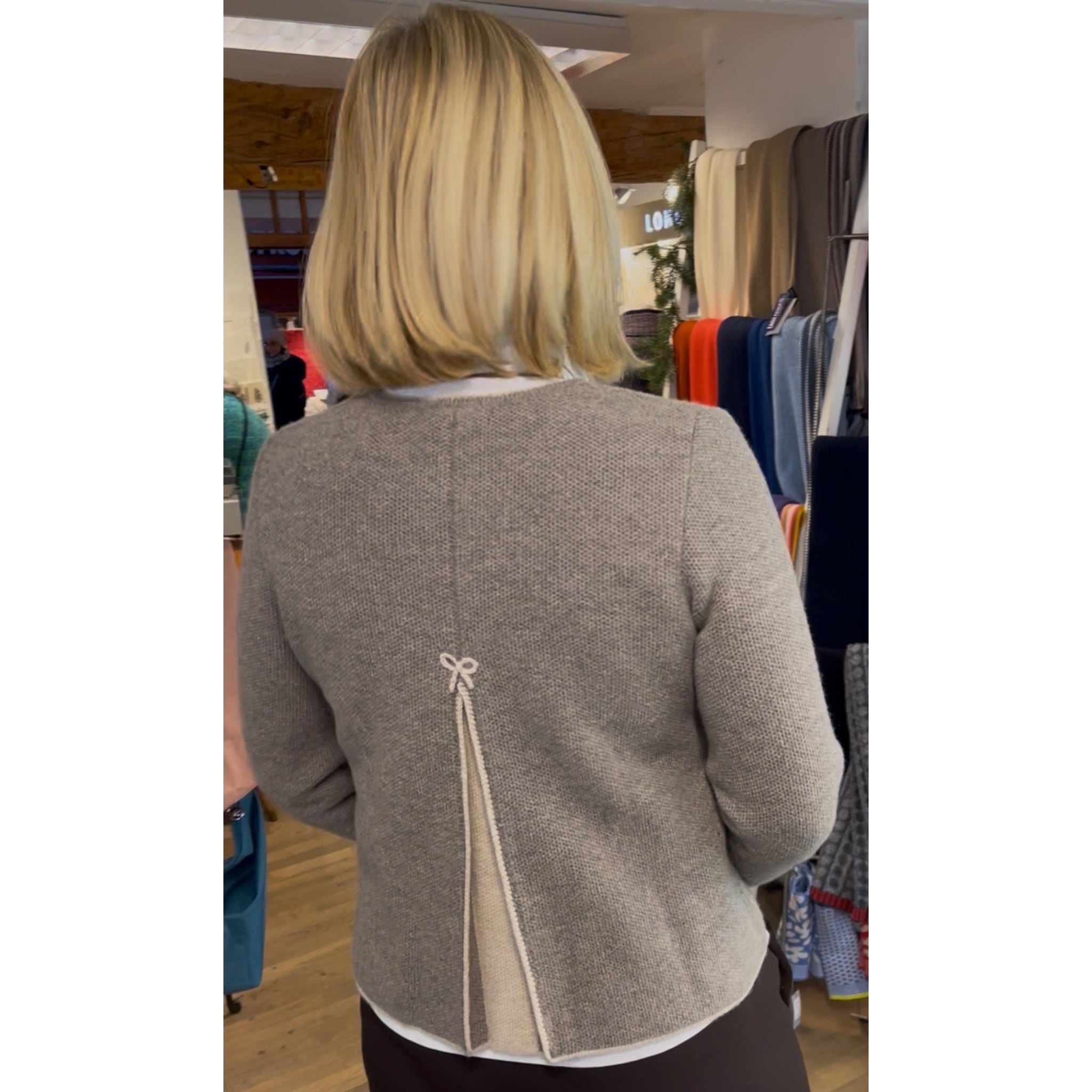 Astrifa Strickjacke, Janker Bischofswiesen mit Rückenfalte, Schlamm