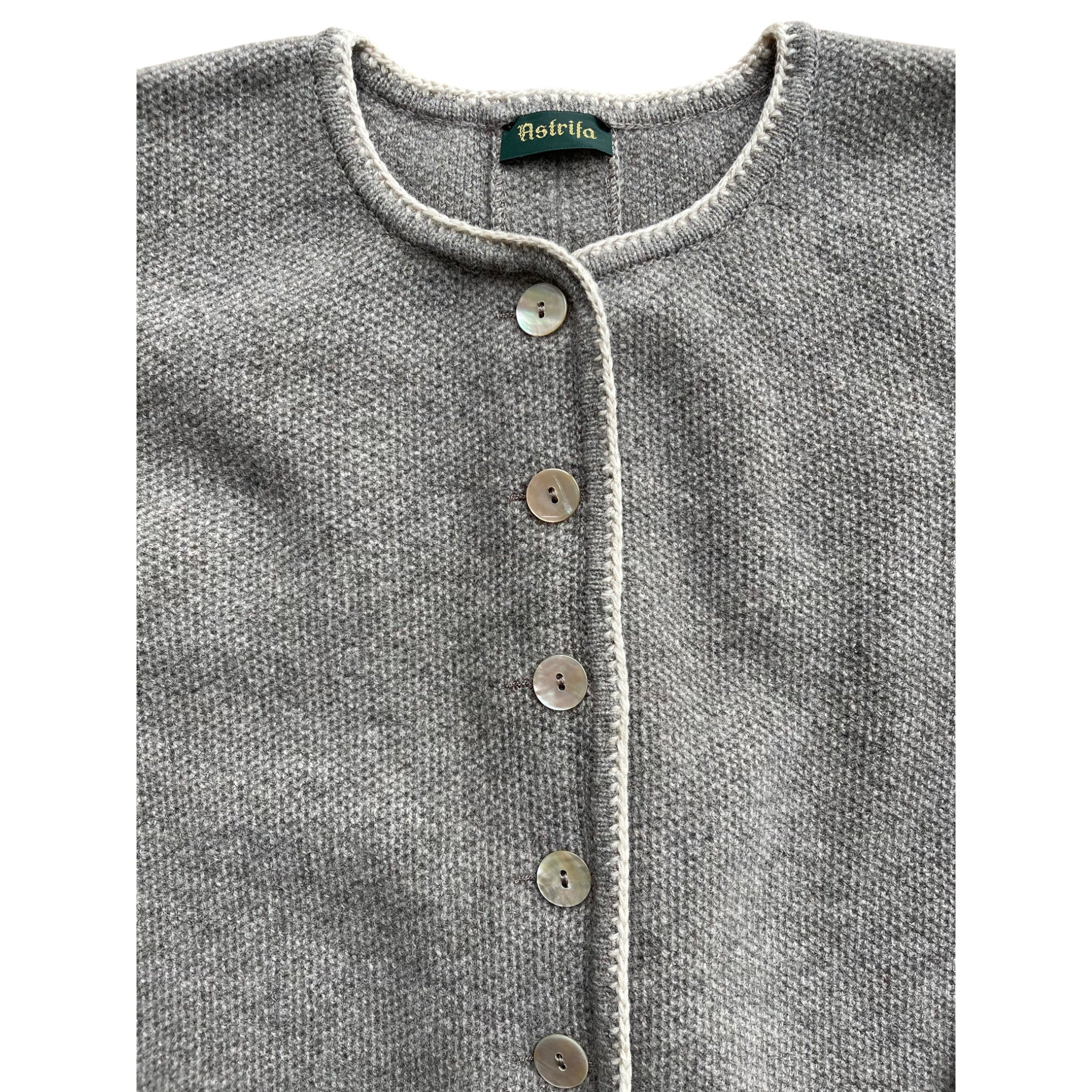 Astrifa Strickjacke, Janker Bischofswiesen mit Rückenfalte, Schlamm